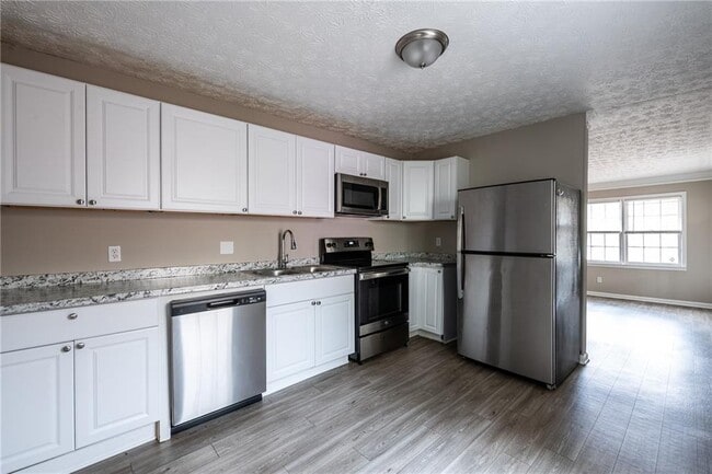 Primary Photo - 467 Southern Way