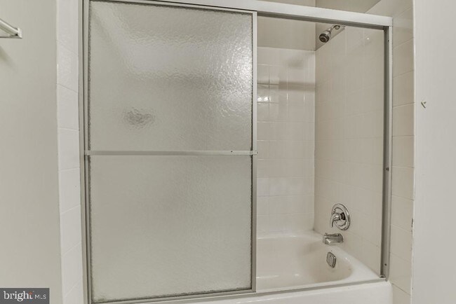 Building Photo - 7301 Larrup Ct