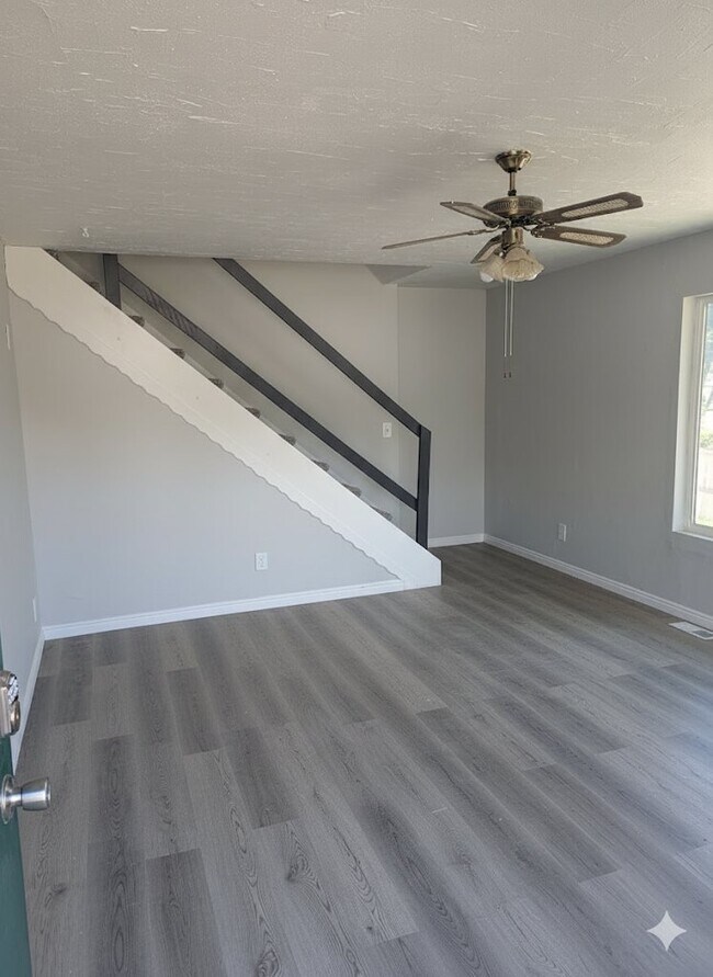 Building Photo - 960 E 2680 N