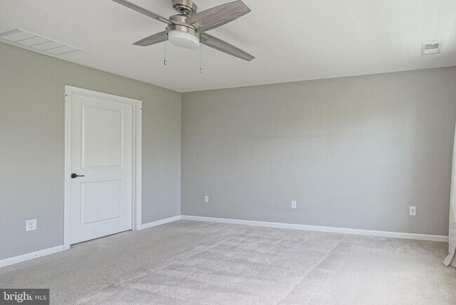 Building Photo - 1048 Regency Pl