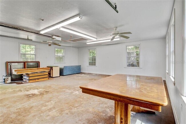 Building Photo - 230 N Briggs Ave