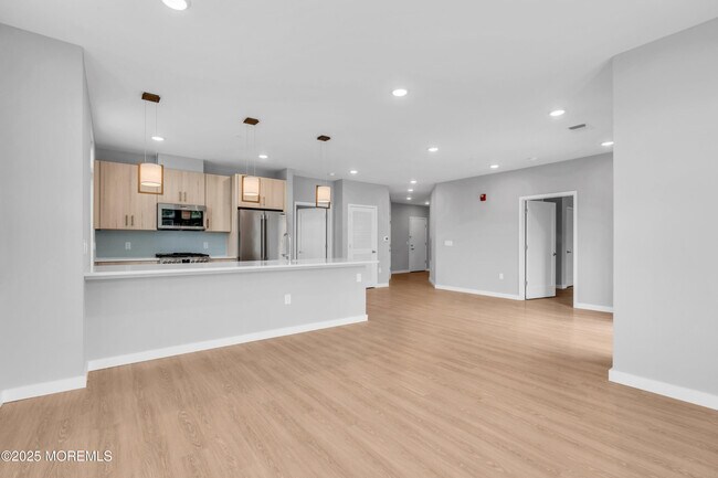 Building Photo - 120 Monmouth St