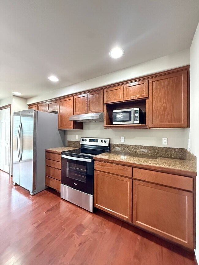 Building Photo - Modern 3BR/2.5BTH Home For Rent in Prime Marysville Location