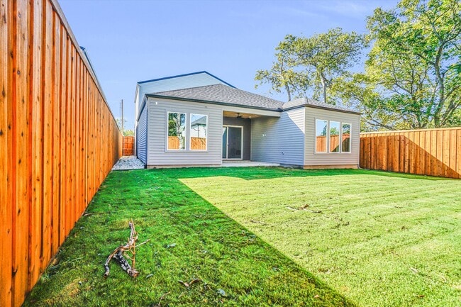 Building Photo - 1711 Nomas St