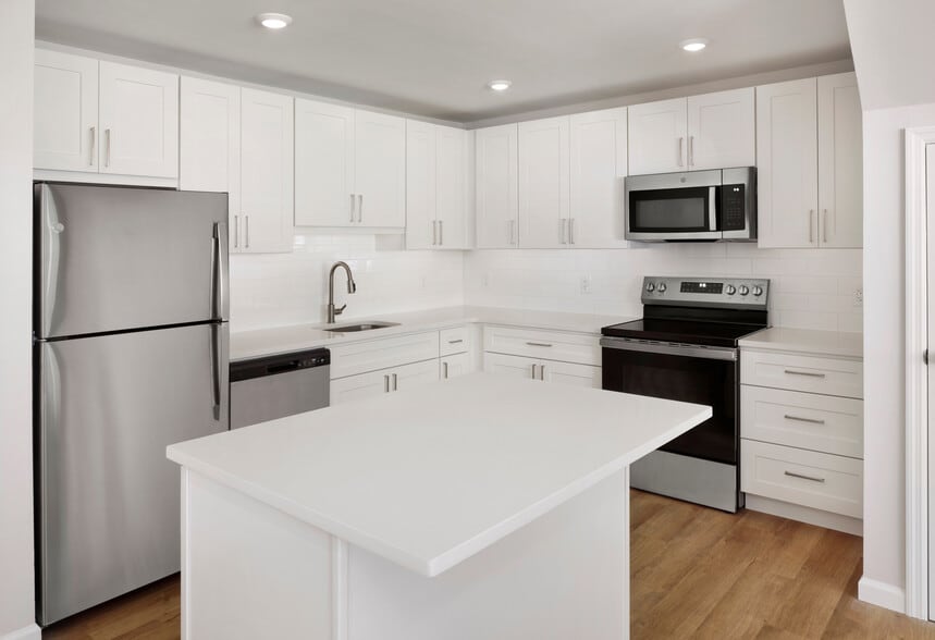 Building Photo - Spruce Pond Country Club Apartments