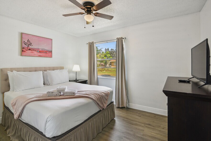 Building Photo - 811 W Magnolia St