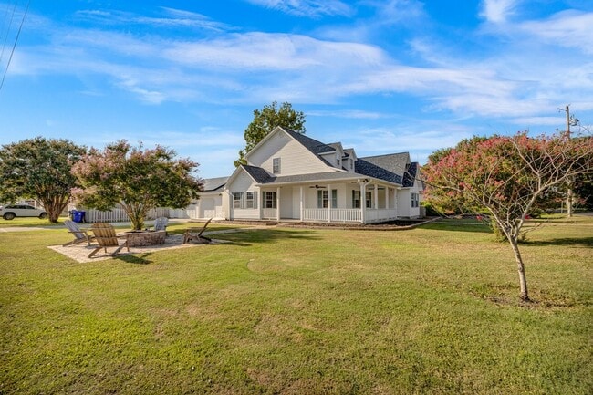 Building Photo - 101 Sixth St N