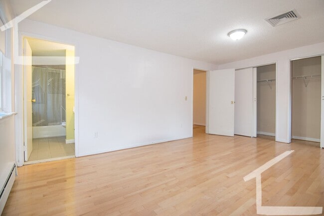 Building Photo - 149 Thorndike St