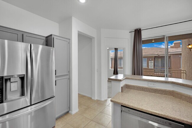 Building Photo - Beautiful 3-bedroom, 2-bathroom condo located in the gated community of The Legends, just minutes...