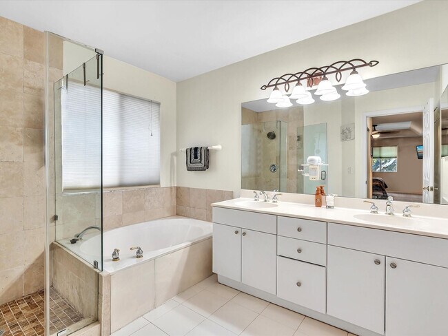 Building Photo - 1449 Banyan Cir