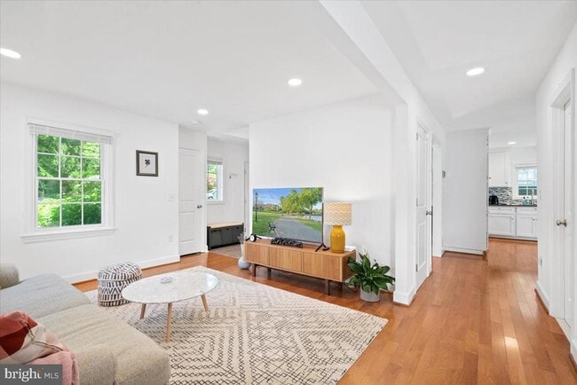 Building Photo - 4842 Park Ave