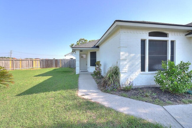 Building Photo - 7605 Cougar Dr