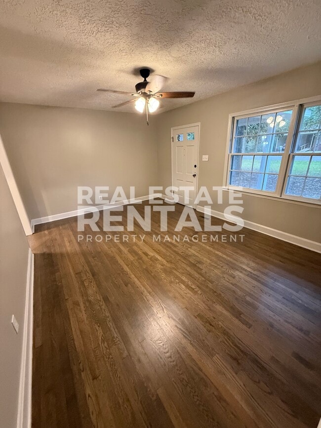 Building Photo - 302 Aderholt St