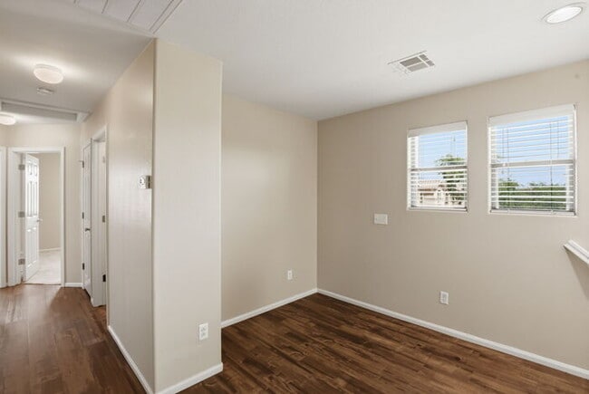 Building Photo - 981 S Deerfield Ln