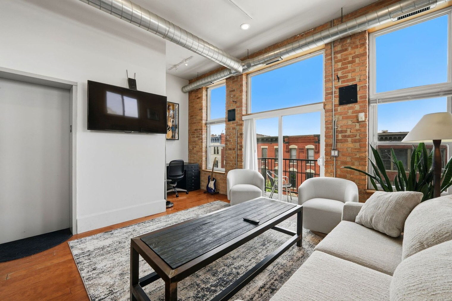 Building Photo - 1541 N Milwaukee Ave