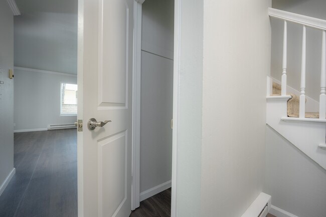 Kiely #7 closet - Parkview Apartments