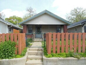 Building Photo - Southeast Side - 2 Bedroom home