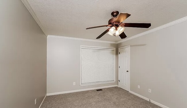 Building Photo - 6798 Oak Leaf Ln