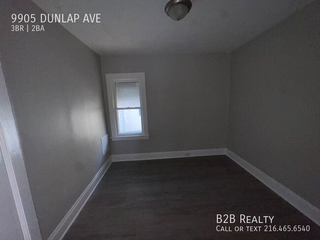 Building Photo - 9905 Dunlap Ave