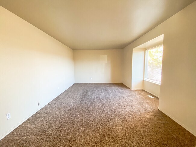 Building Photo - 3025 N Maple Grove Rd