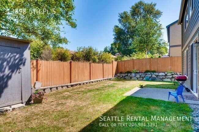Building Photo - Burien - Rare 6 Bedroom Home Hidden Betwee...