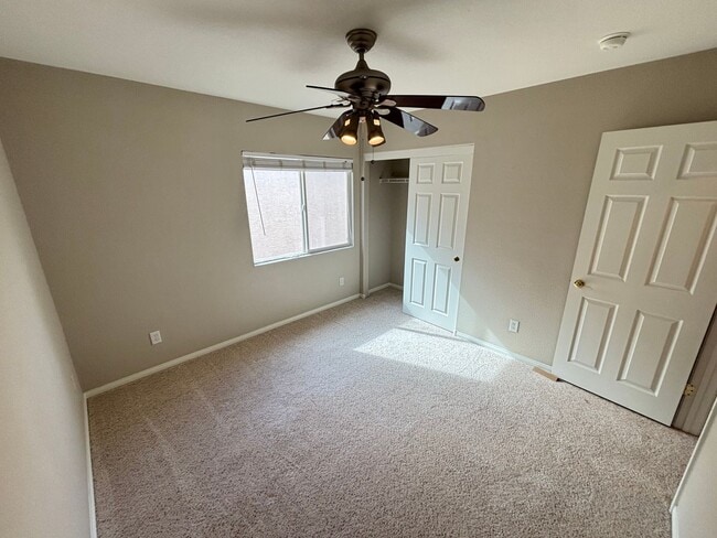 Building Photo - Beautiful two-story home with 4 BED / 2.5 BATH w Loft located in Henderson Nevada!