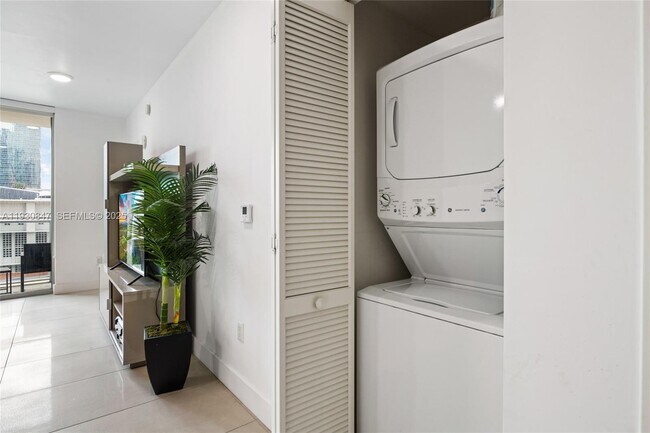 Building Photo - 1100 S Miami Ave