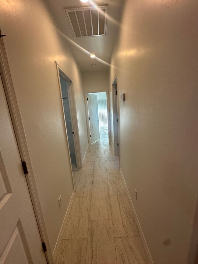 Building Photo - 448 S 17th Ave