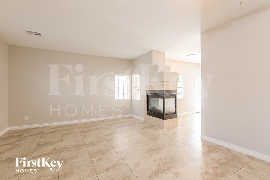 Building Photo - 2465 Belt Buckley Dr