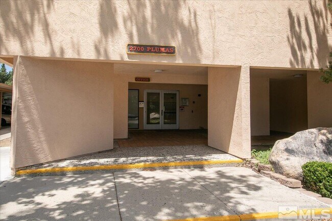 Primary Photo - 2700 Plumas St