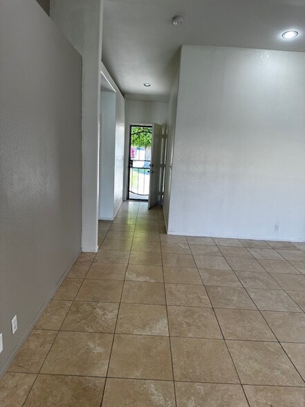 Building Photo - 69932 Willow Ln