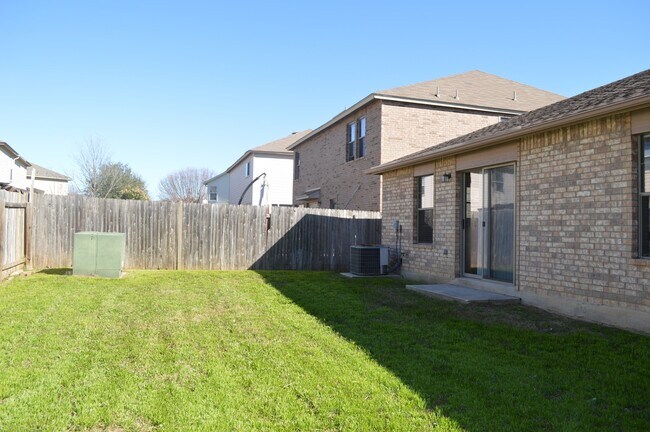 Building Photo - Newly remodeled 3 bed 2 bath