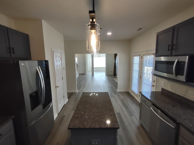 Building Photo - Beautiful 2-story home located in the Reed...