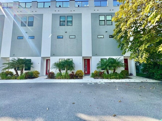 Primary Photo - 4215 W North A St