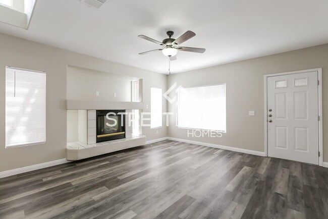 Building Photo - 3 Bedroom in Las Vegas!