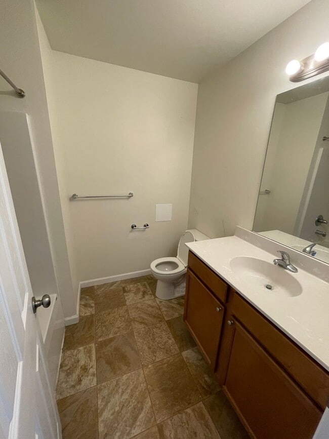 Building Photo - 3 Bedroom 3 Bath House In Mount Wolf