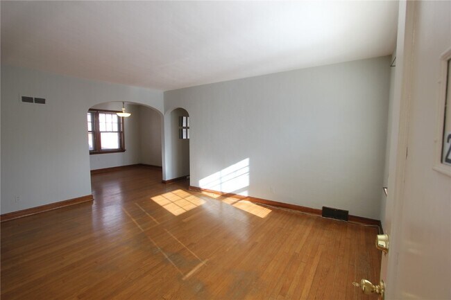 Building Photo - 6601 Alamo Ave