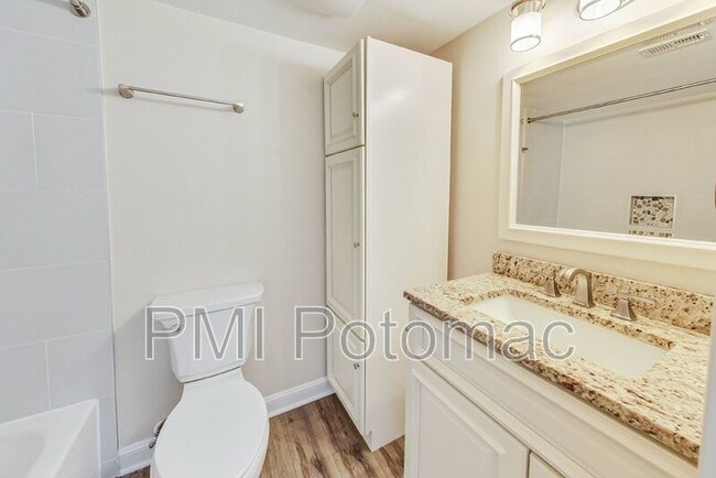 Building Photo - 10301 Westridge Dr