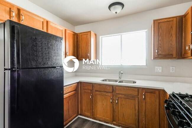 Building Photo - 4 Bedroom Pet-Friendly Home in TUCSON, AZ with Main Street Renewal