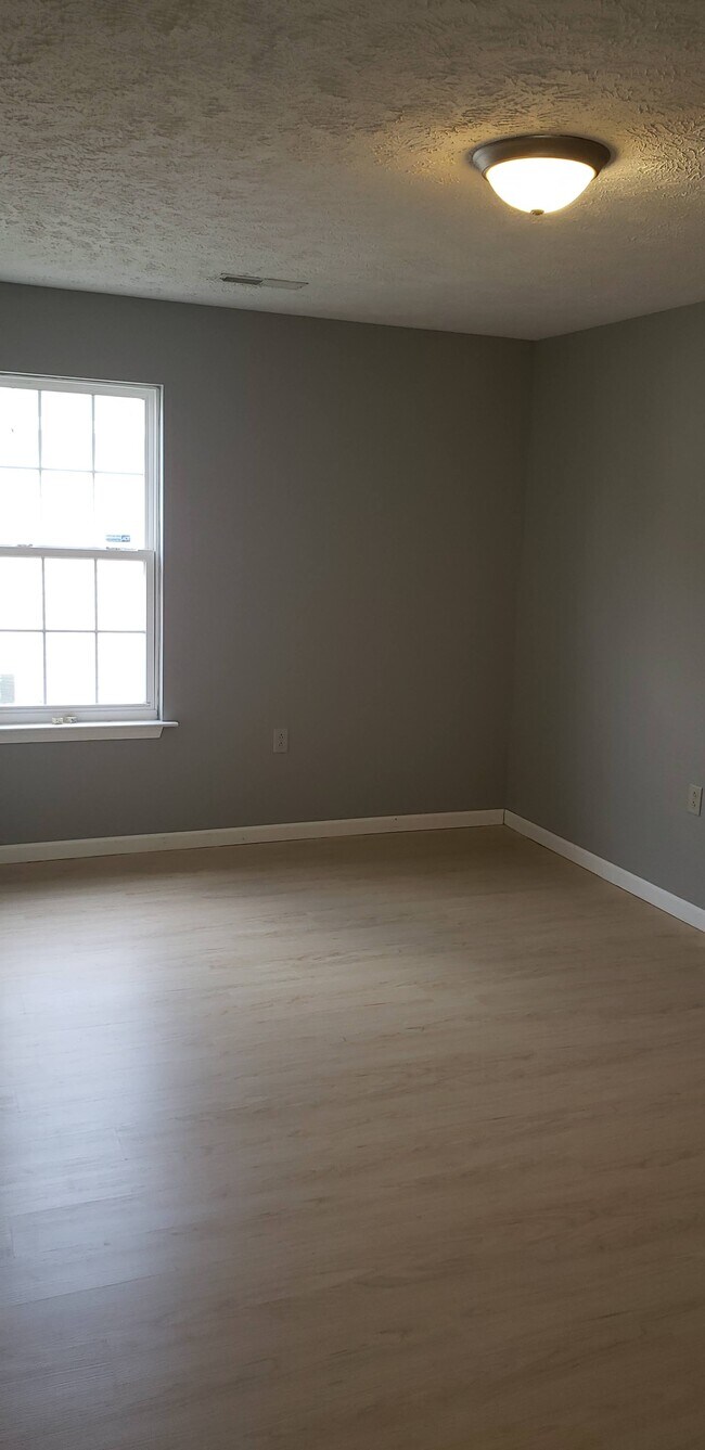 Building Photo - 220 Phillips St