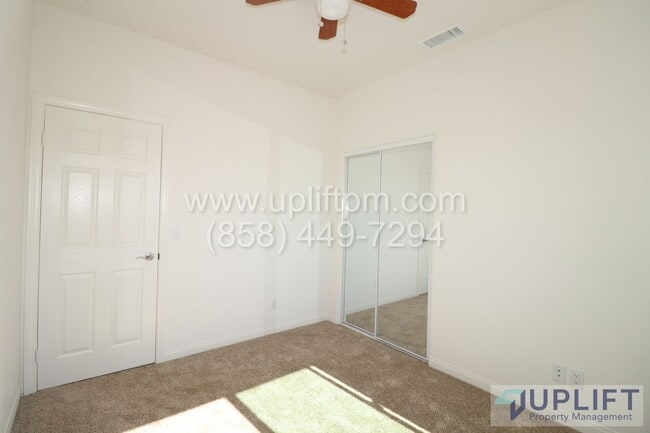 Building Photo - 3 Bed, 2 Bath House, 1200 SqFt.  RECENT BUILD