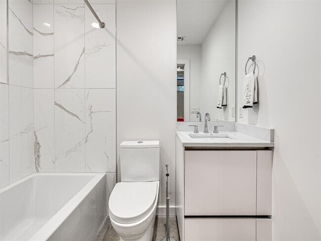 Building Photo - 825 NW 6th St