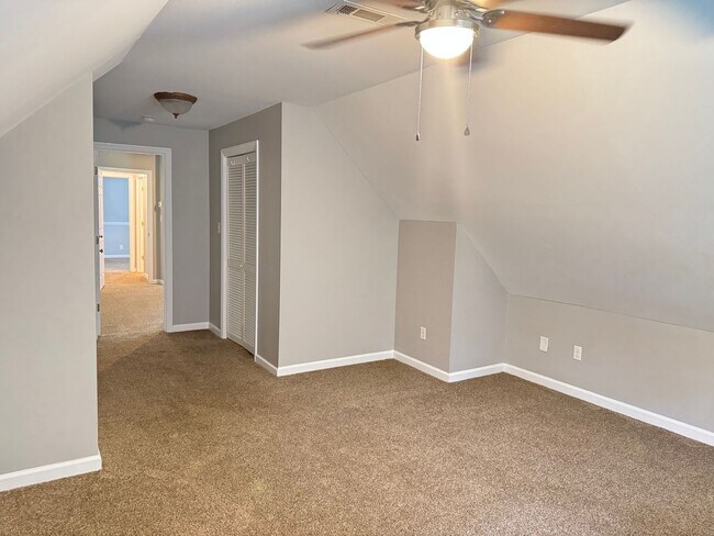 Building Photo - Exit 8! Rossview School. 4 Bed/2 Bath over 1700 Sq.ft!