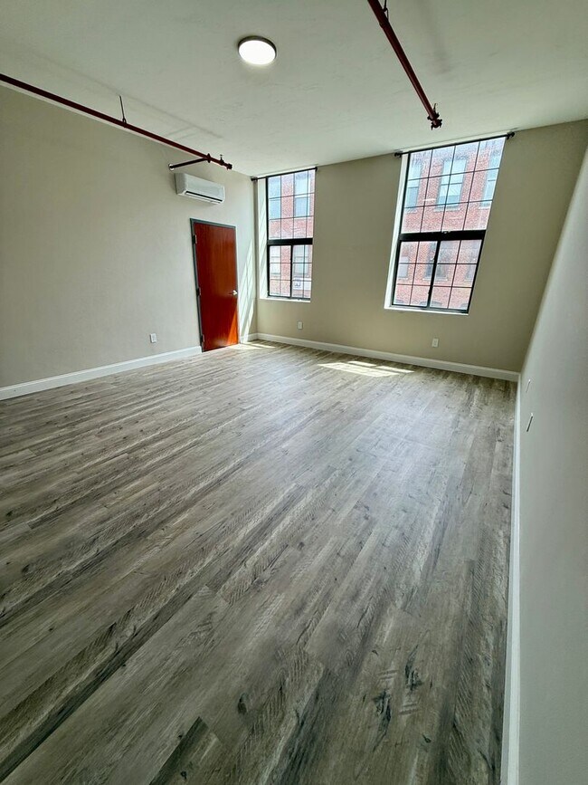 Building Photo - 70 Webster St