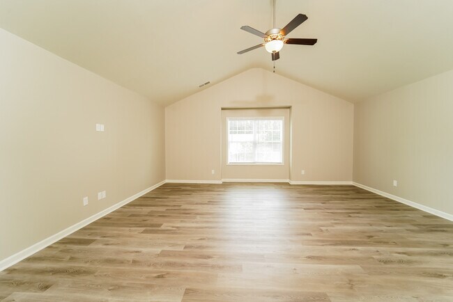 Building Photo - 126 St Charles Pl