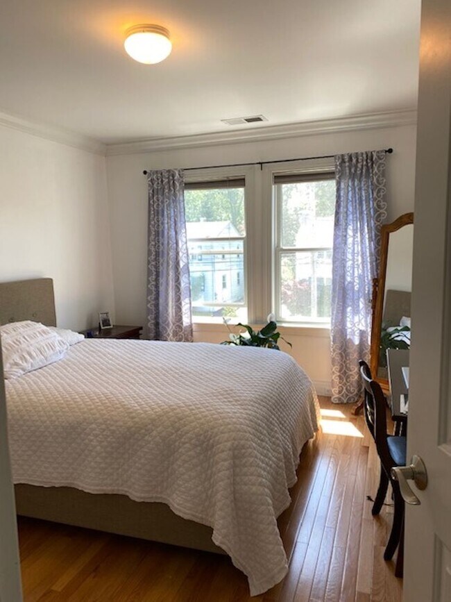 Building Photo - Three Bedroom 3.5 baths Townhouse for Rent...