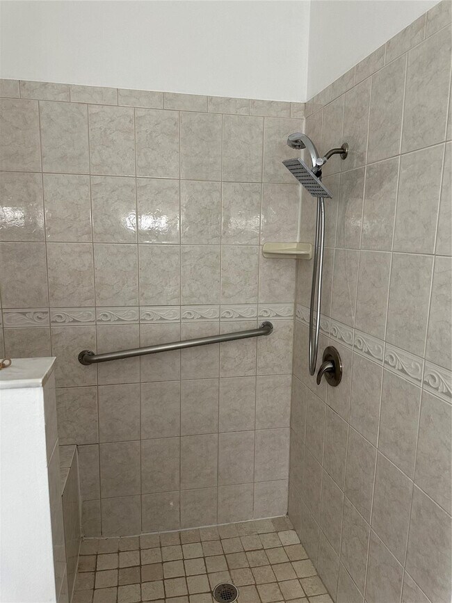 Building Photo - 3024 Lucerne Park Dr