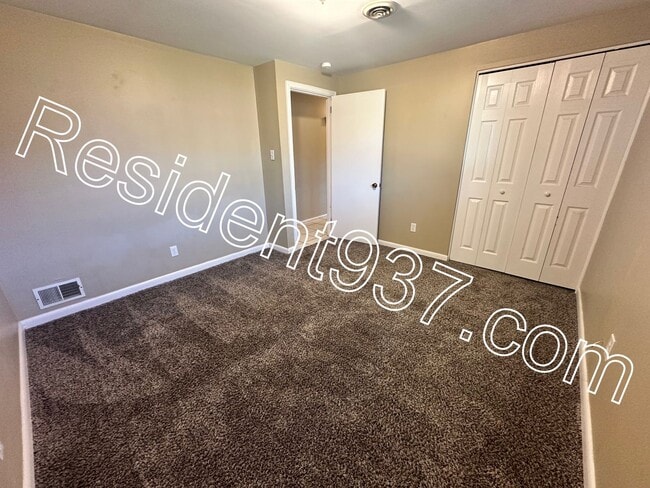 Building Photo - 3 Bed 1 bath home on dead end street