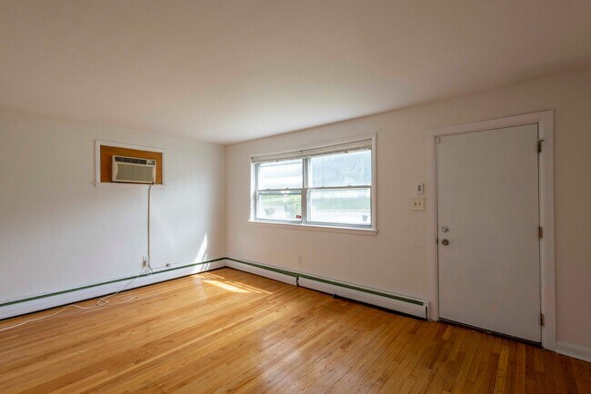 Building Photo - 4806 Sipple Ave