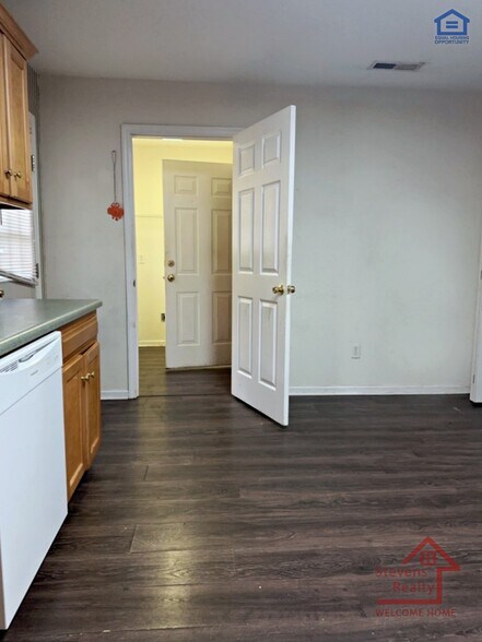 Building Photo - 3947 Webb Oaks Ct